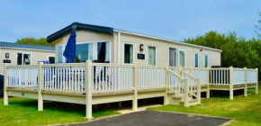 Tattershall Lakes luxury 6 berth caravan hot tub